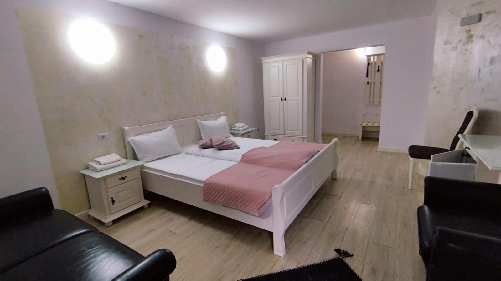 La Rascruce De Ape Hotel Sucevita Buitenkant foto